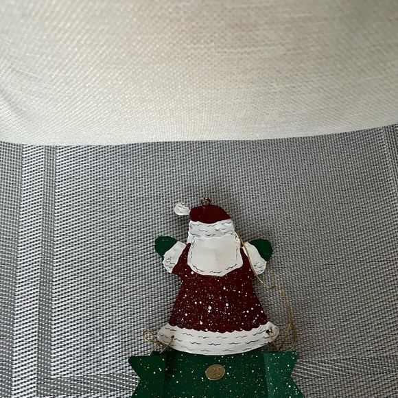 MERRY CHRISTMAS NWOT BURLAP MATERIAL DECOR PILLOW & METAL SANTA CLAUS ORNAMENT - Picture 9 of 17